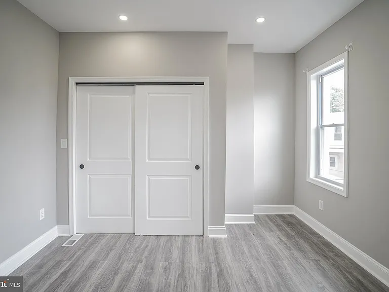 1535 W Seltzer St — Photo 29