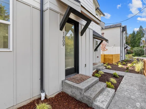 1809 N 105th Street, Seattle, WA 98133