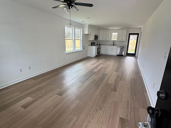2nd image of 518 Crump St