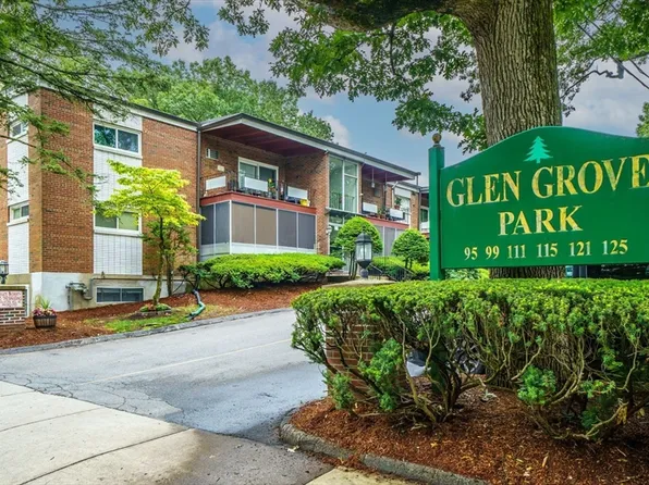 95 Grove St APT 2, West Roxbury, MA 02132