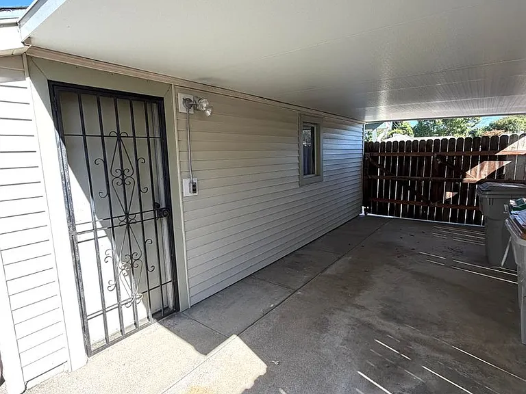 1704 Castle Ct — Photo 37