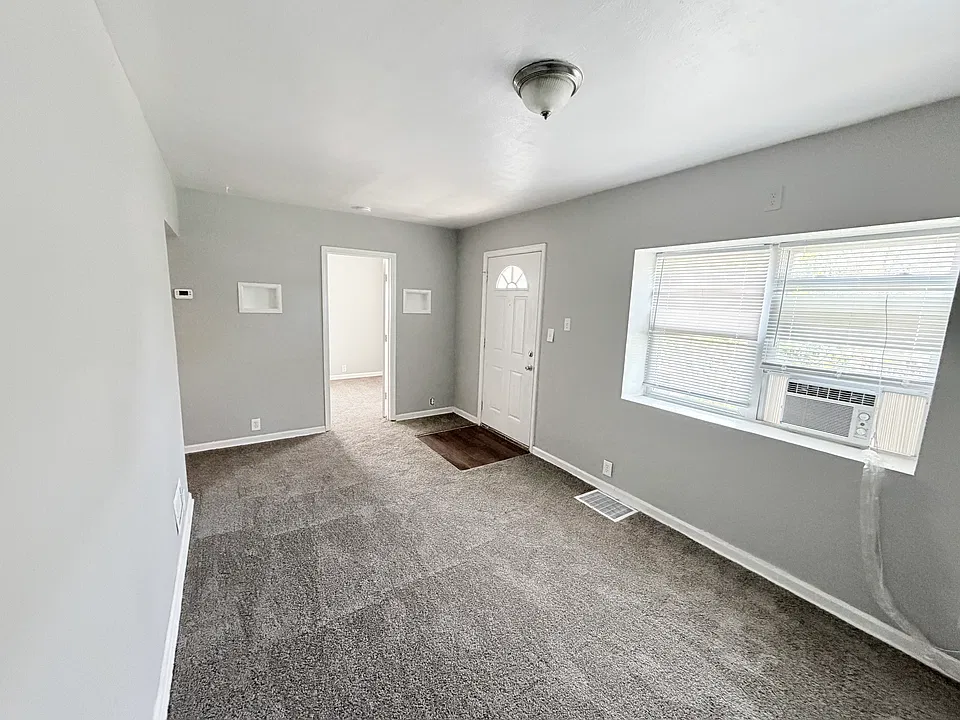 743 N Kiger Rd