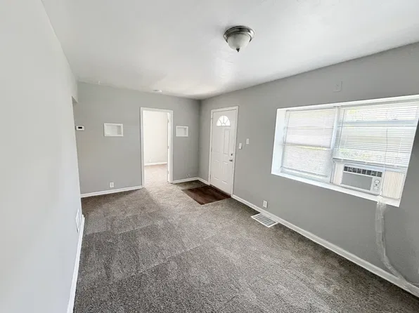 743 N Kiger Rd, Independence, MO 64050