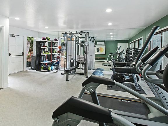 3rd image of 1394 E Hillcrest Dr #5_533