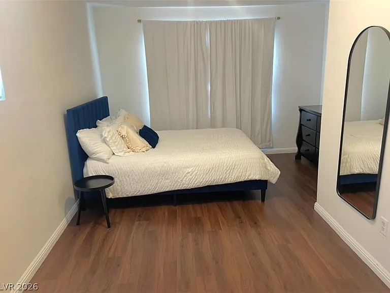 1460 Hialeah Dr #B — Photo 11