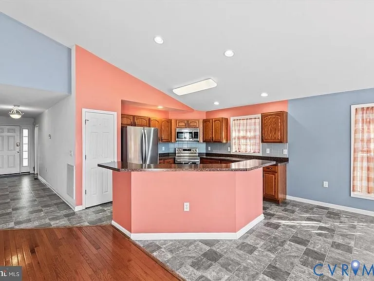 686 Lake Caroline Dr — Photo 23