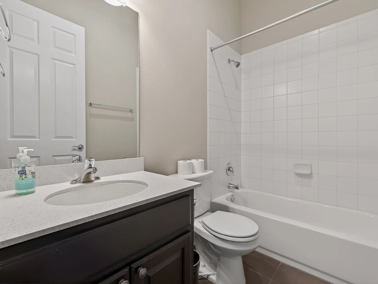3 bed, 1955 sqft, $2,650 — Photo 4