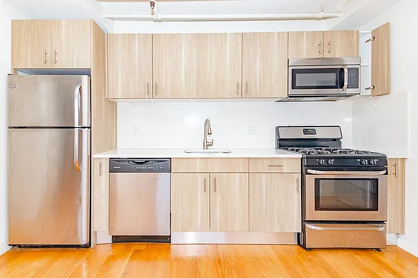 Rented by MySpaceNYC | media 28