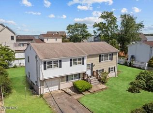 19 Lagoon Dr E, Toms River, NJ