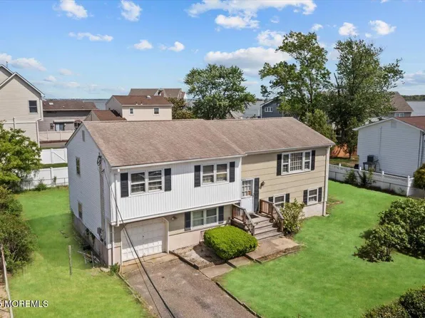 19 Lagoon Drive E, Toms River, NJ 08753