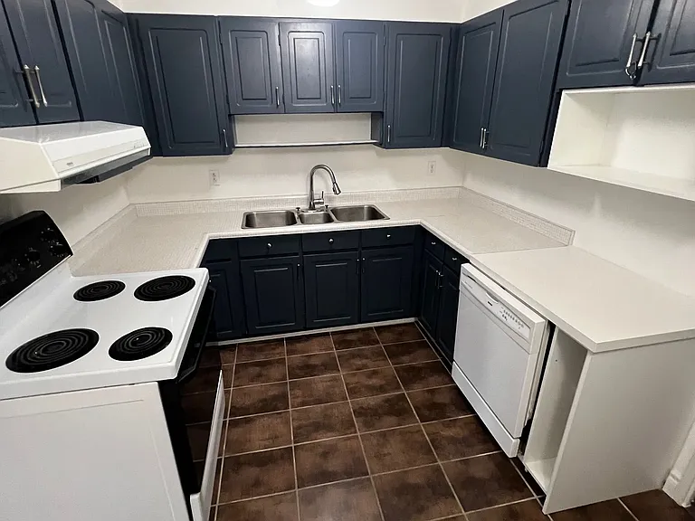 130 Neptune Dr #202 — Photo 6