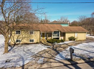 6345 Middle Lake Rd, Clarkston, MI 48346