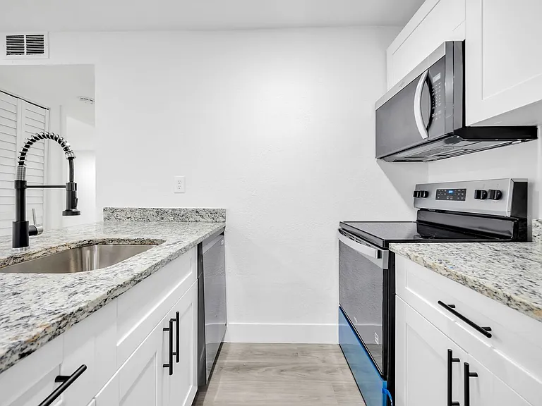 1015 NE 17th Ave — Photo 51