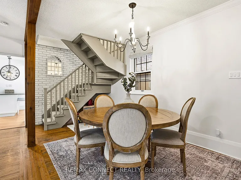 60 Woodbury Rd — Photo 14