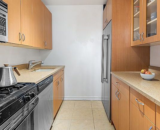 4th image of 392 Central Park W APT 3U