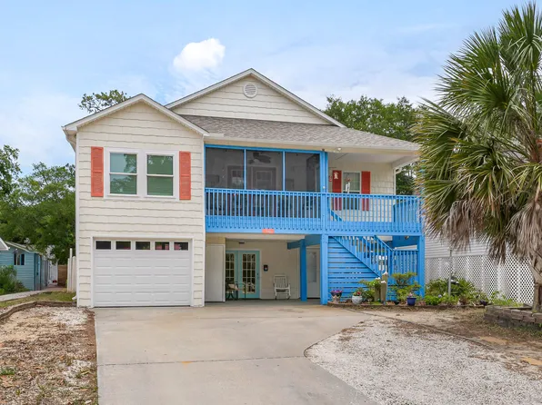 106 NE 30th St #B, Oak Island, NC 28465