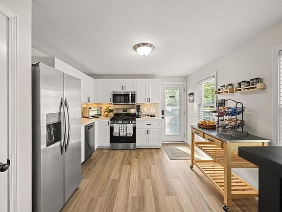 5th image of 359 Plain St