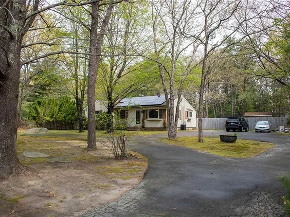 27 Club House Rd, Coventry, RI 02816