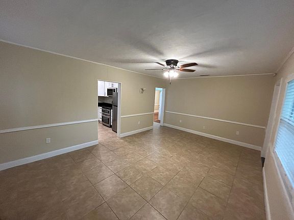 4th image of 131 Carey Pl