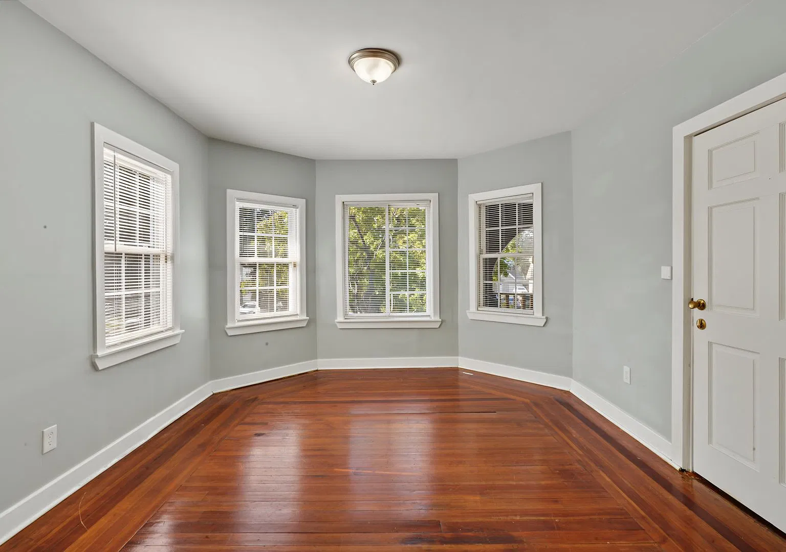 29 Kenwood Park — Photo 2