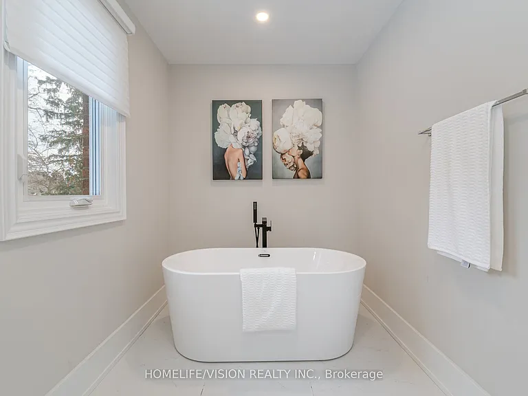 1298 Bunsden Ave — Photo 22
