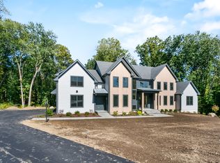 18 Holly Ln, Sandy Hook, CT 06482