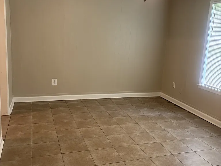 375 Joubert Ave — Photo 9