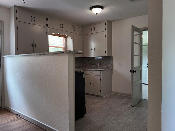 5th image of 1505 Burt St