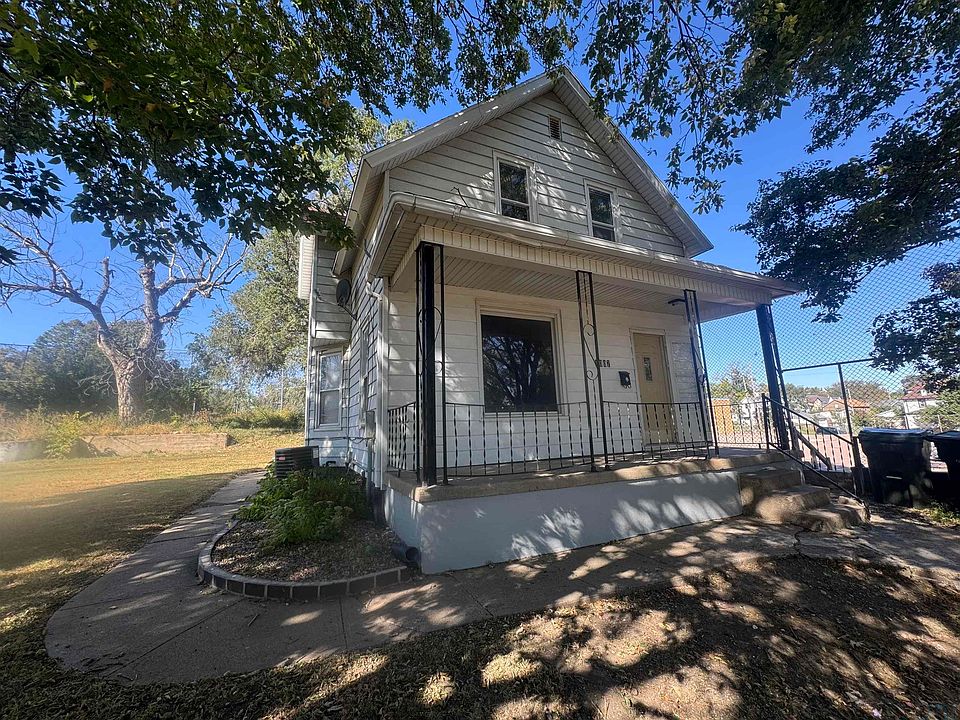 1st image of 1007 Virginia St