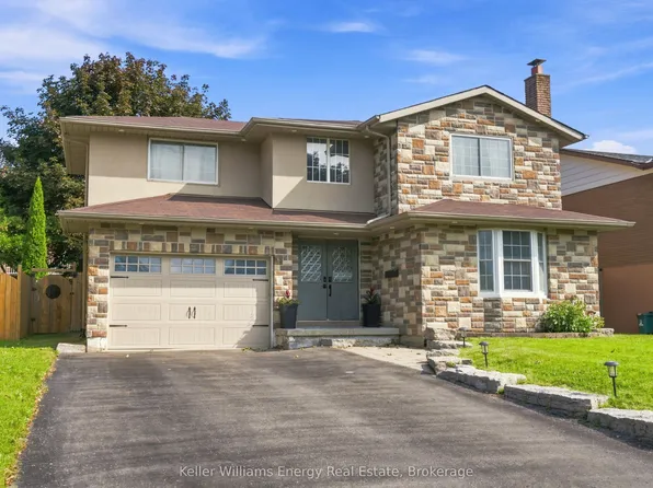 1014 Pinetree Ct, Oshawa, ON L1K 1P4