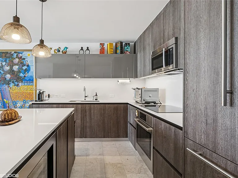 88 SW 7th St #1804 — Photo 24