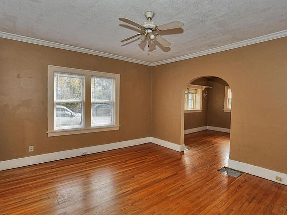 4th image of 860 Burton St SE
