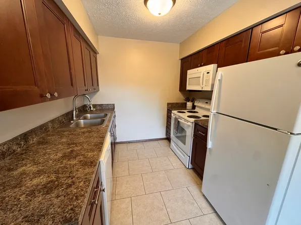 1847 Knox St #16, Lincoln, NE 68521