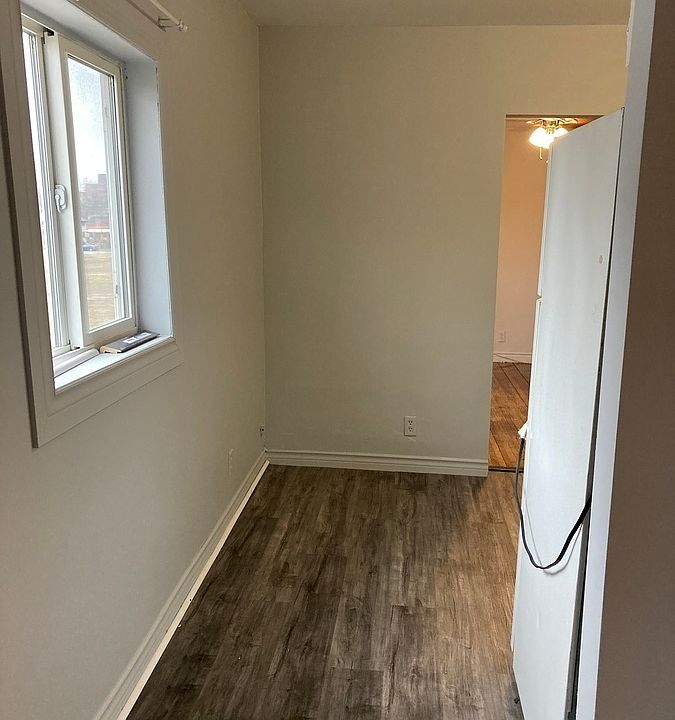 1st image of 459 Oak St #3