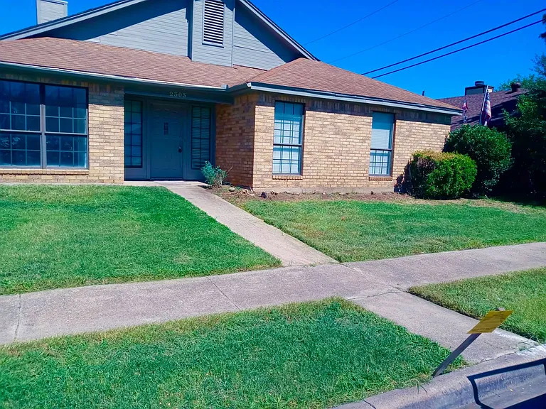 2303 Markland St — Photo 1