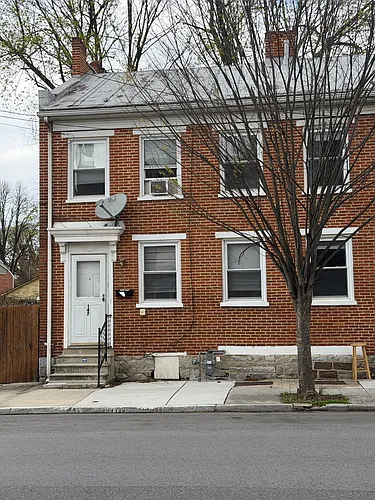 147 W North St Photo 1