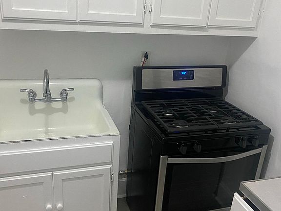 2nd image of 226 6th Ave S #2