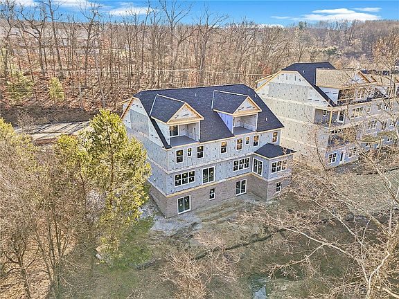 4th image of 100 Bartlett Ln