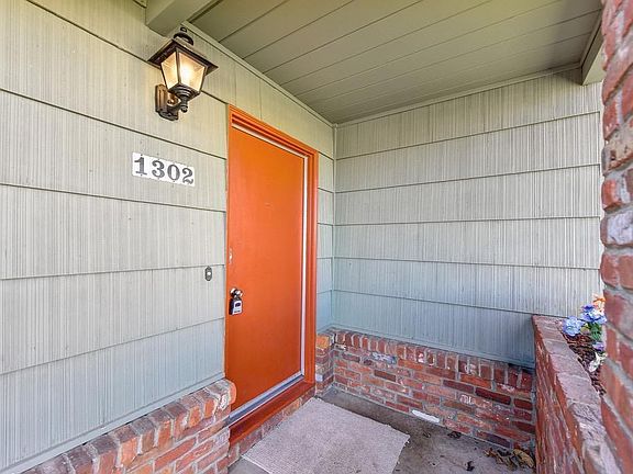 2nd image of 1301 Frances Dr