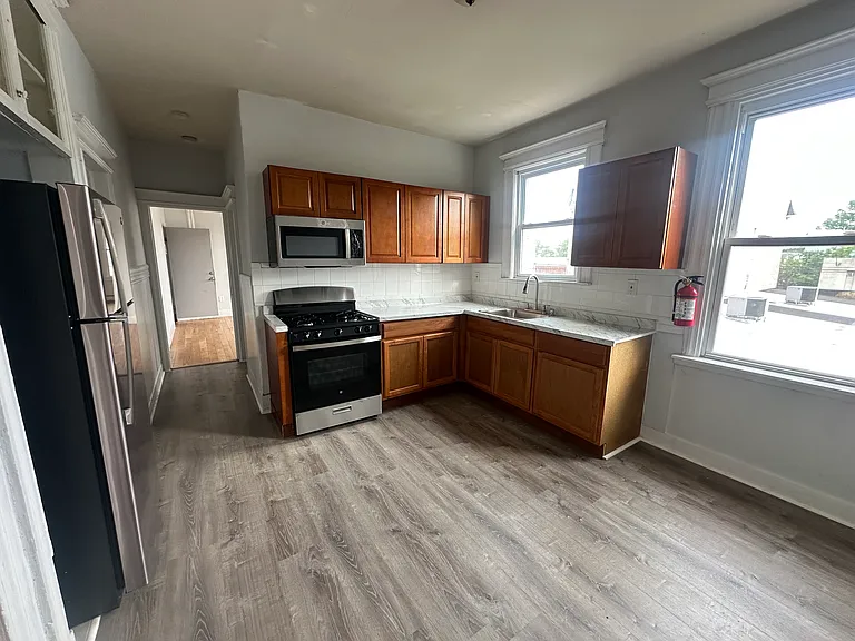 159 21st St #2 — Photo 2
