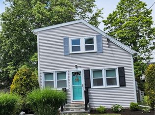 9 Coffey Ave, Narragansett, RI 02882