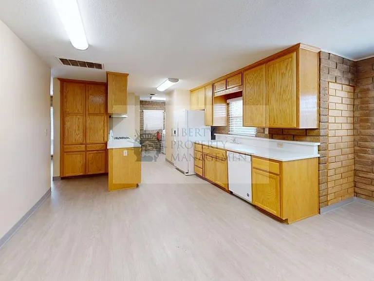 3349 Dakota Ave — Photo 6