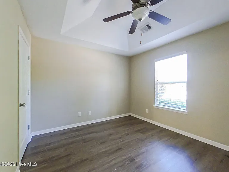 2710 York Ct — Photo 11