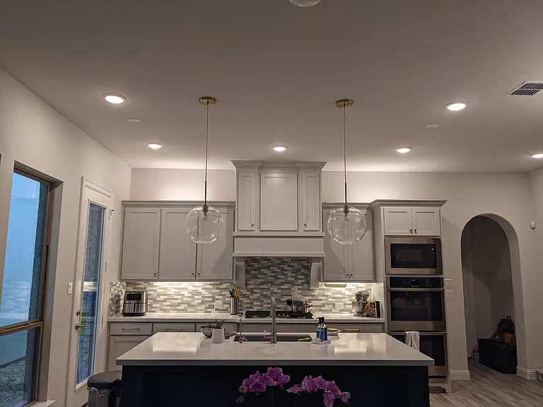6869 Colonnade Dr — Photo 3