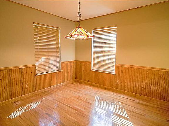 4th image of 9801 Bryn Mawr Cir