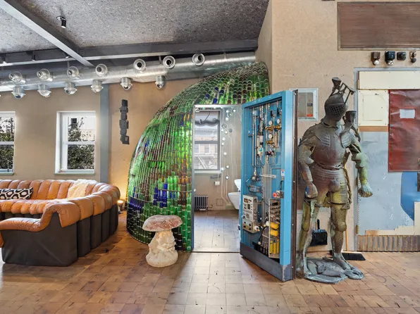 527 Hudson Street image 10 of 24