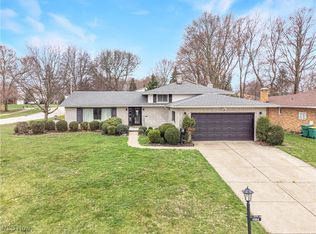 1184 E Dartmoor Ave, Seven Hills, OH 44131