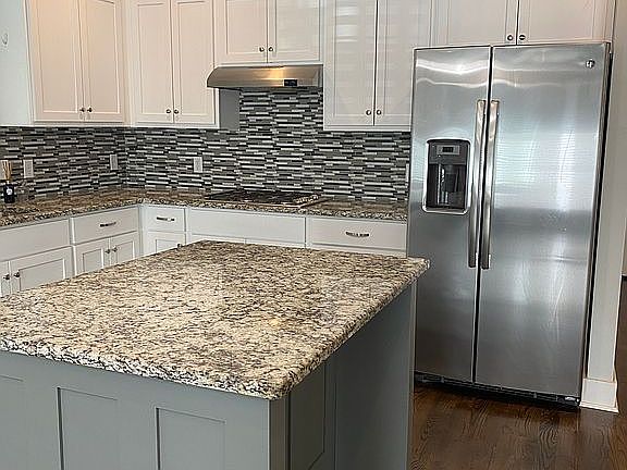 3rd image of 541 Mariner Way