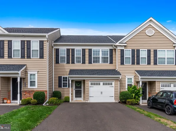 321 W Hamlin Ave, Telford, PA 18969