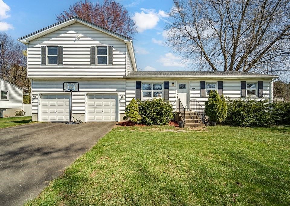 1st image of 34 Knollwood Cir